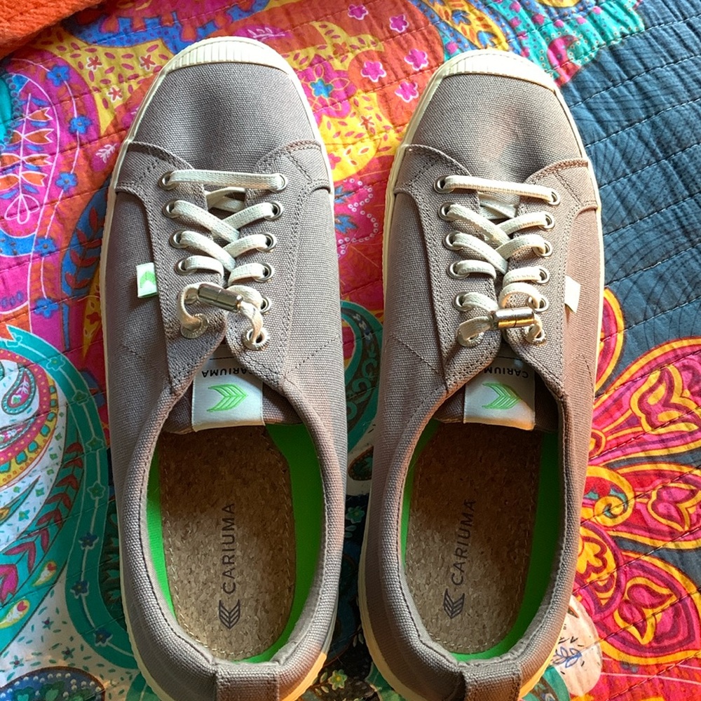 Cariuma canvas men’s sneakers, size 11